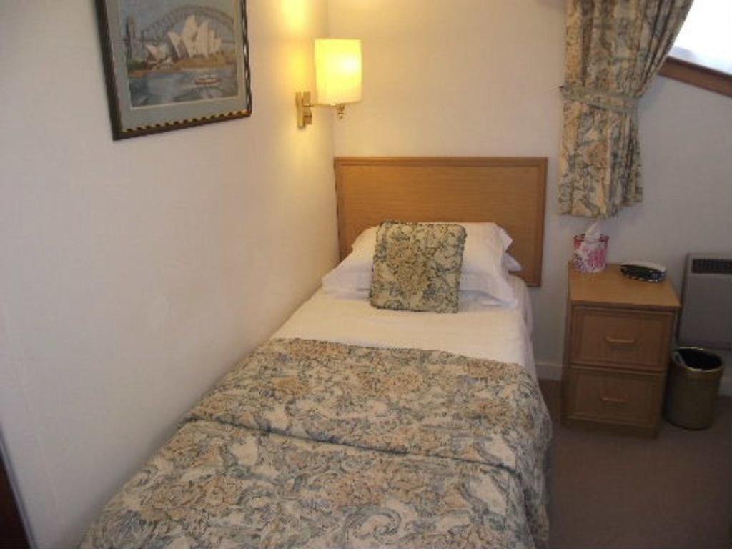 Whin Park Guest House Ларгс Экстерьер фото