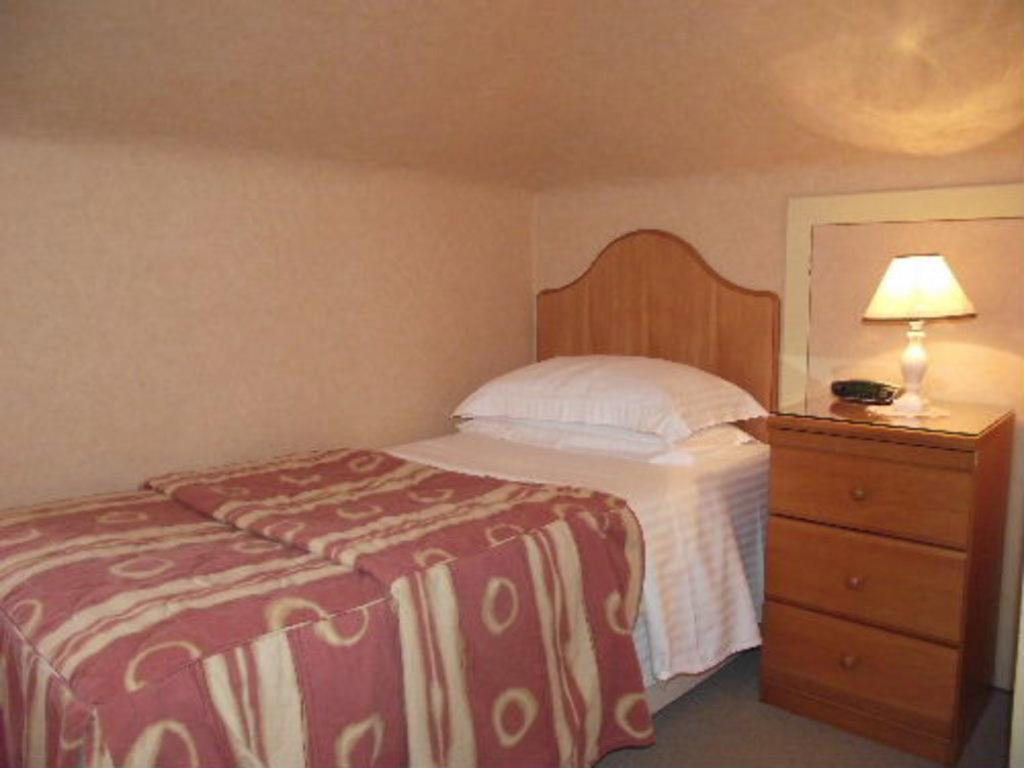 Whin Park Guest House Ларгс Экстерьер фото