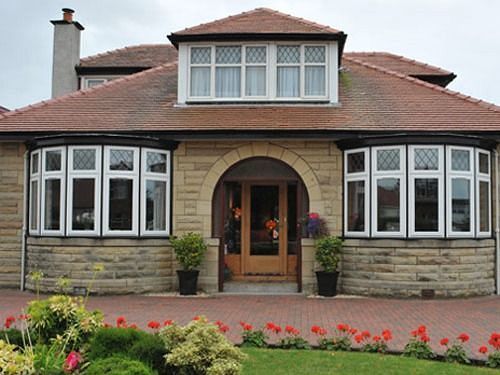Whin Park Guest House Ларгс Экстерьер фото